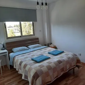 Private In Shared Near Airport - 24 Hour Shuttle Service Homestay Larnaca