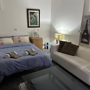 Super Spacious, Grnd Floor Flat Apartment London