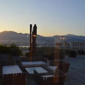 Luxury On The Marina Apartment