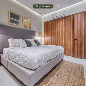 Amazing With Rooftop Pool Apartment