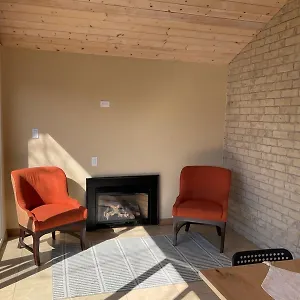 New & Cozy Getaway. 7 Mins From The Falls Holiday home Niagara Falls
